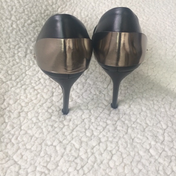 Delman Brice Pointed-Toe D’Orsay Pumps - Picture 5 of 10